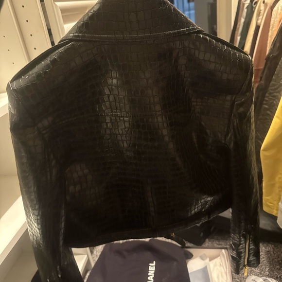 Alice + Olivia Black Croc-Pattern Leather Jacket - Picture 5 of 5